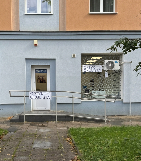 Wejście do salonu Optimed przy Franciszkańskiej 91 na Bałutach w Łodzi